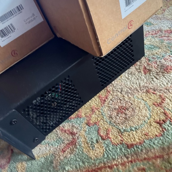 Leaf/Control4 LU862 4K Ultra HD 8×8Matrix Switch with 5 control4 HDbase receiver - Picture 4 of 5